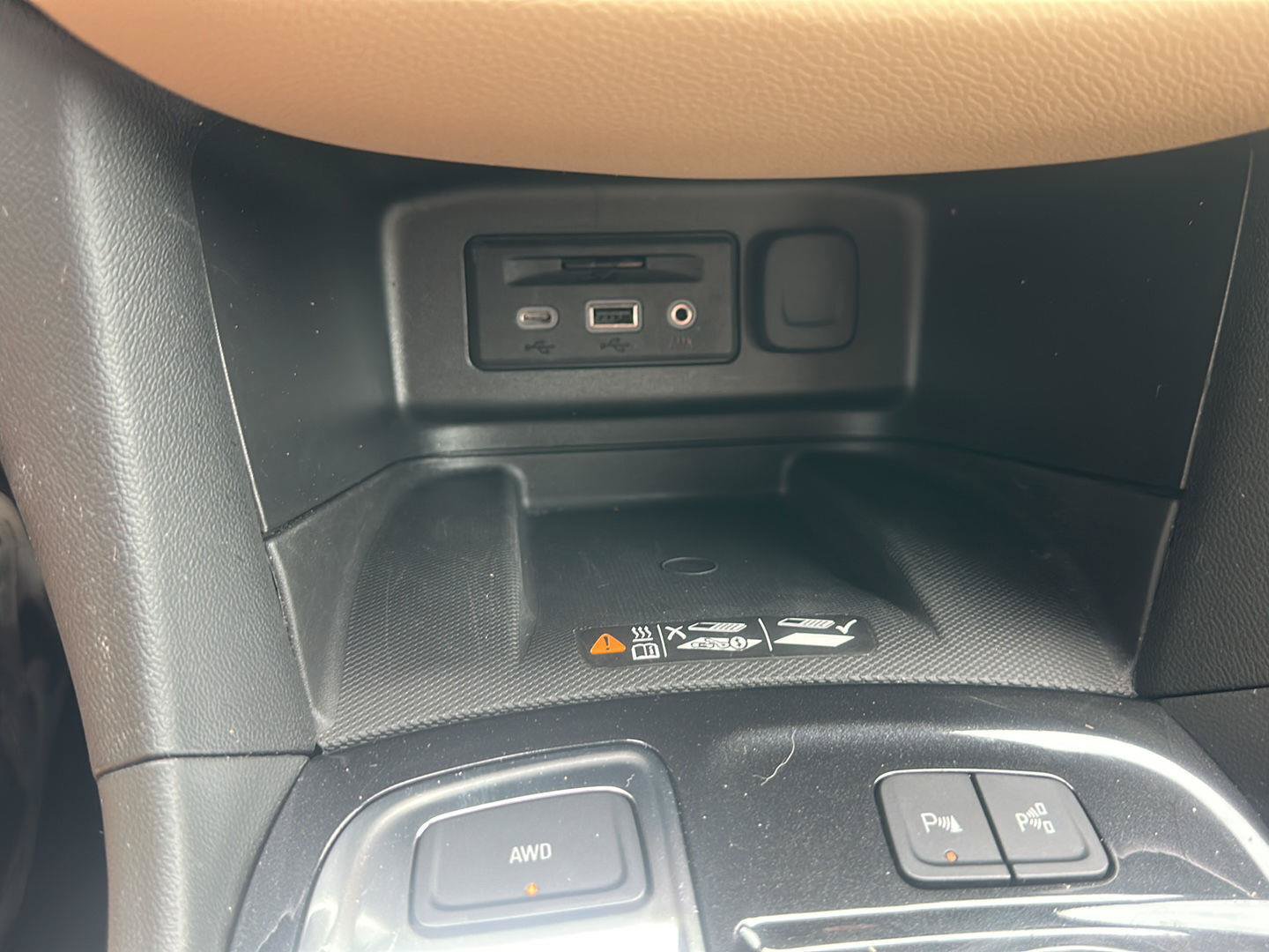 Used 2022 Chevrolet Equinox Premier AWD/4WD image 35