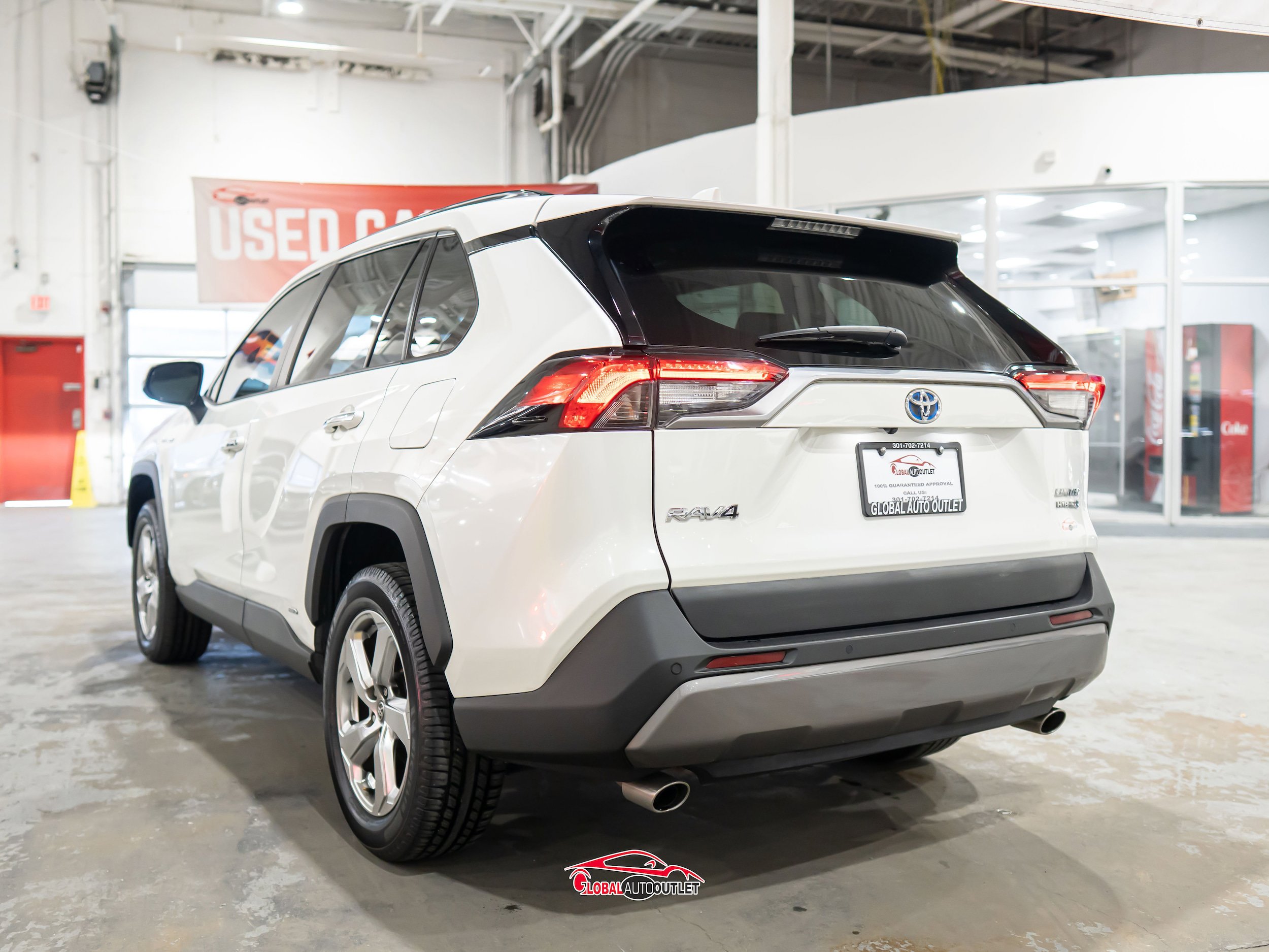Used 2020 Toyota RAV4 Limited AWD/4WD image 5