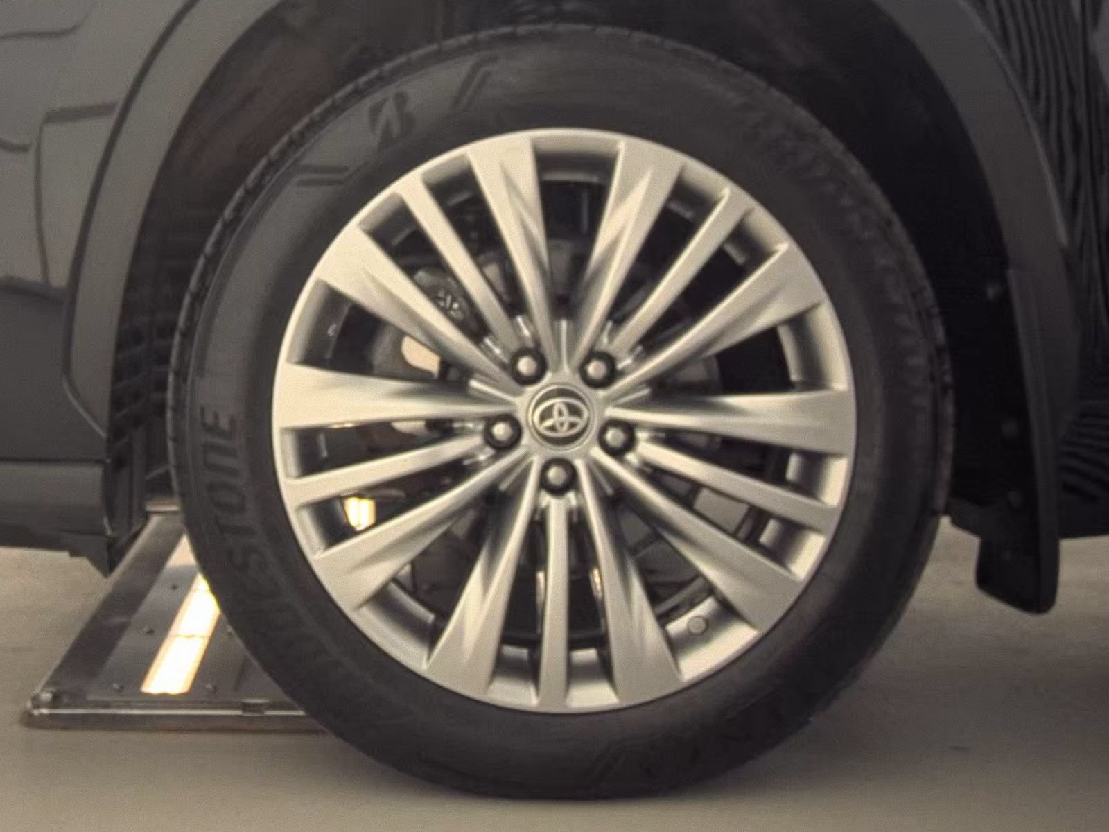 Used 2024 Toyota Highlander Platinum AWD/4WD image 11