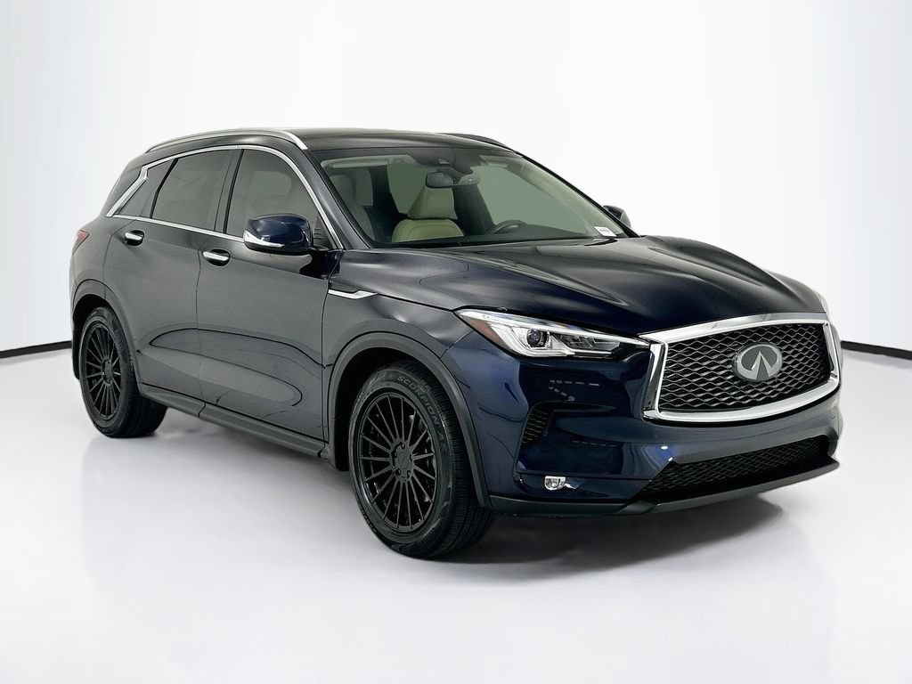 Used 2019 INFINITI QX50 Luxe w/ Navigation Package FWD image 3