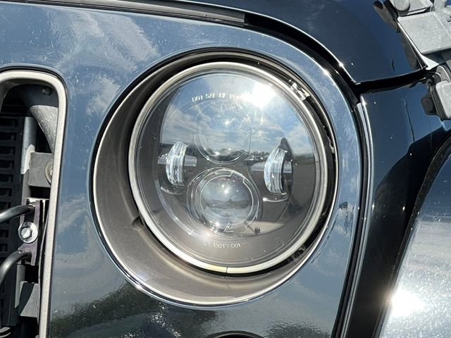 Used 2016 Jeep Wrangler Unlimited Sahara AWD/4WD image 37