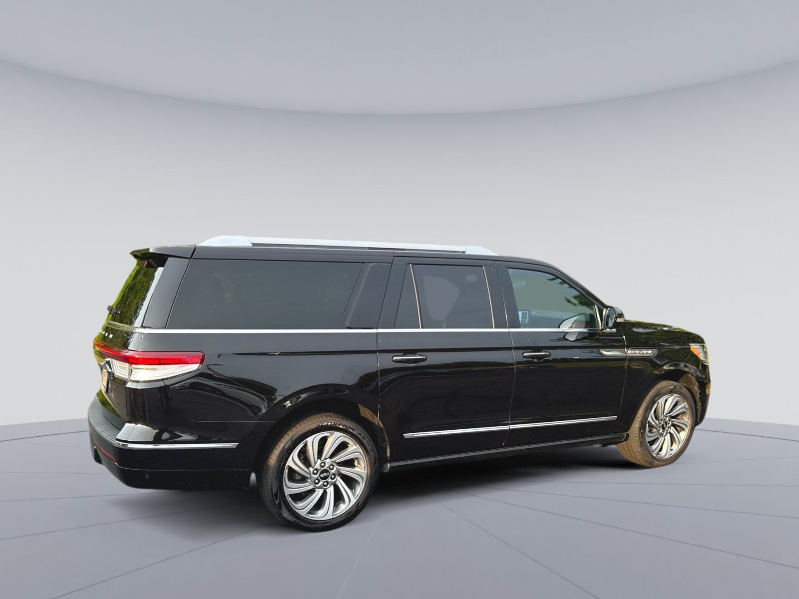 Used 2022 Lincoln Navigator L Reserve AWD/4WD image 37