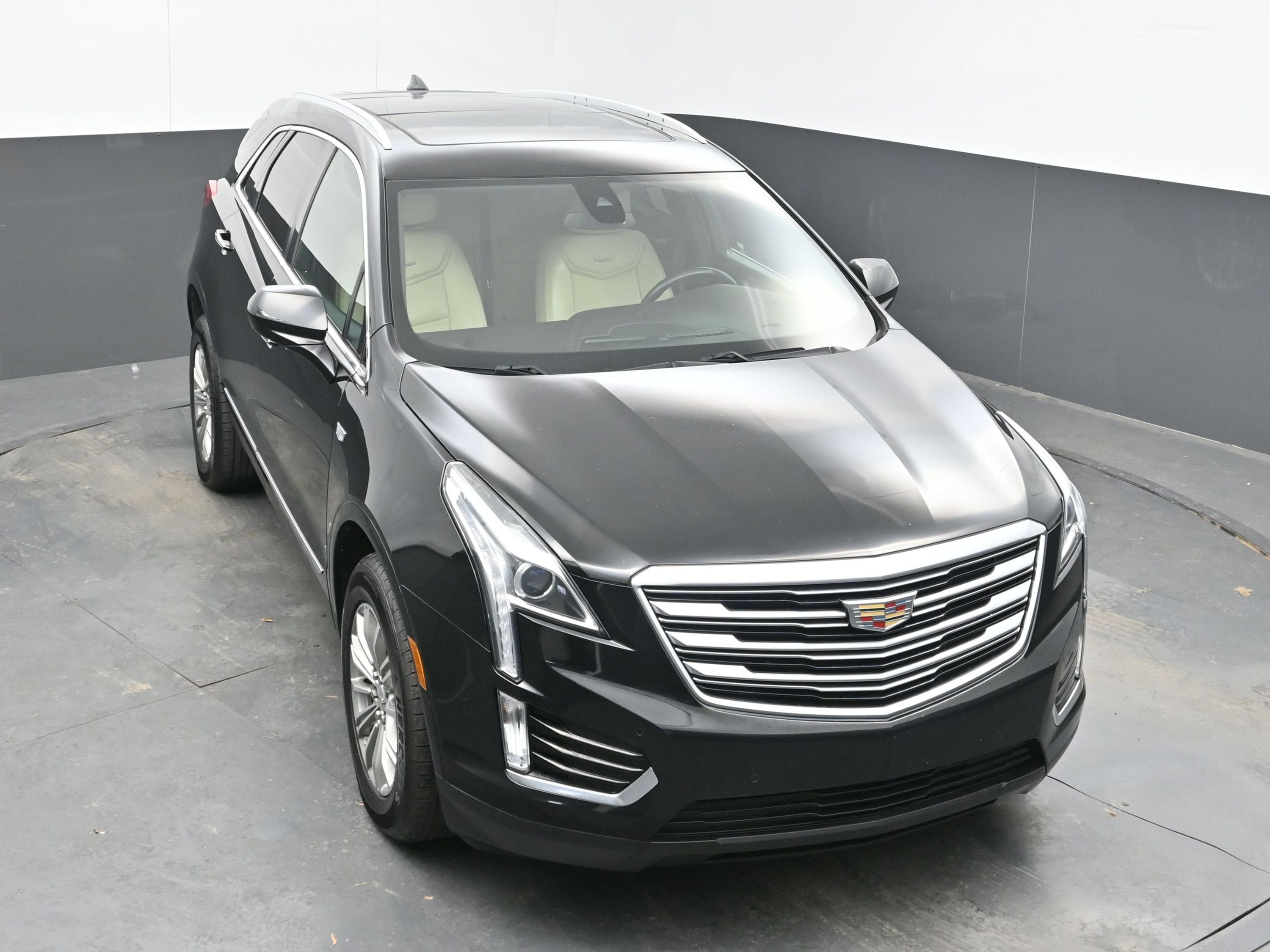 Used 2018 Cadillac XT5 Luxury w/ Driver Awareness Package image 30