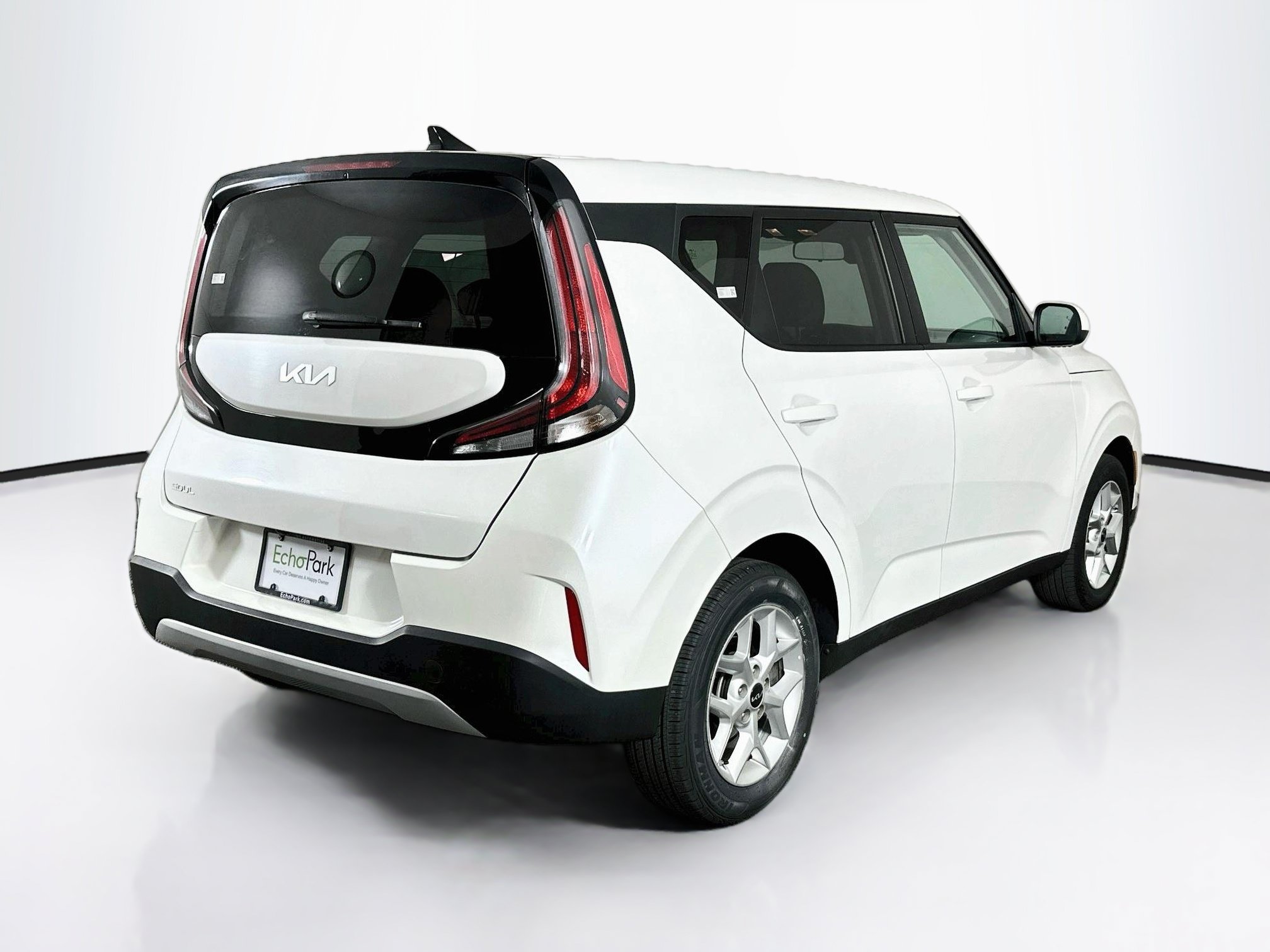 Used 2025 Kia Soul LX w/ LX Technology Package FWD image 9