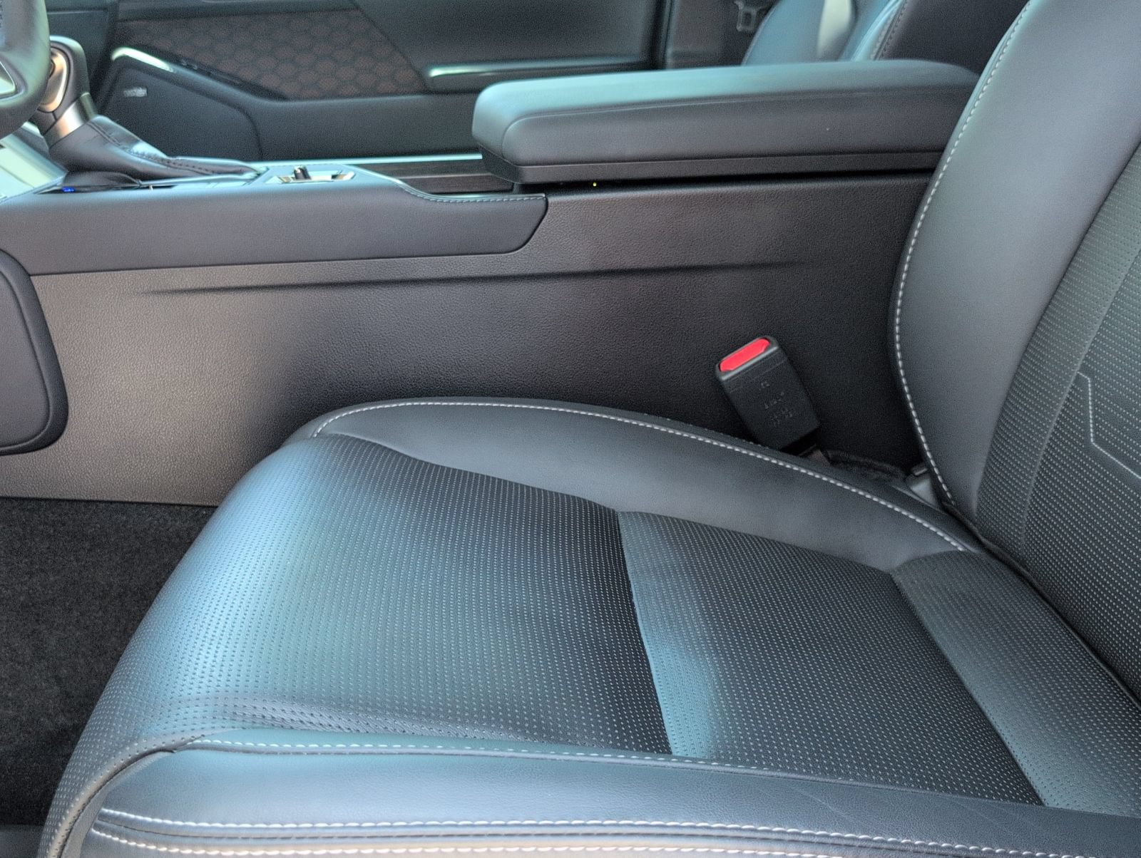 Certified 2025 Lexus GX 550 w/ Cold Area Package AWD/4WD image 6