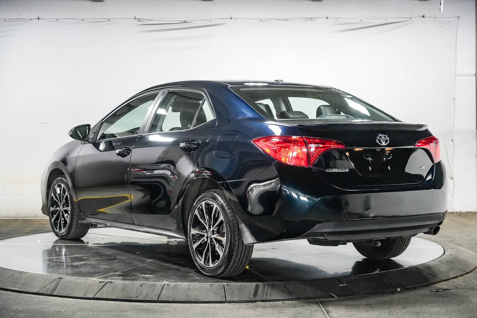 Certified 2017 Toyota Corolla SE w/ SE Premium Package FWD image 5