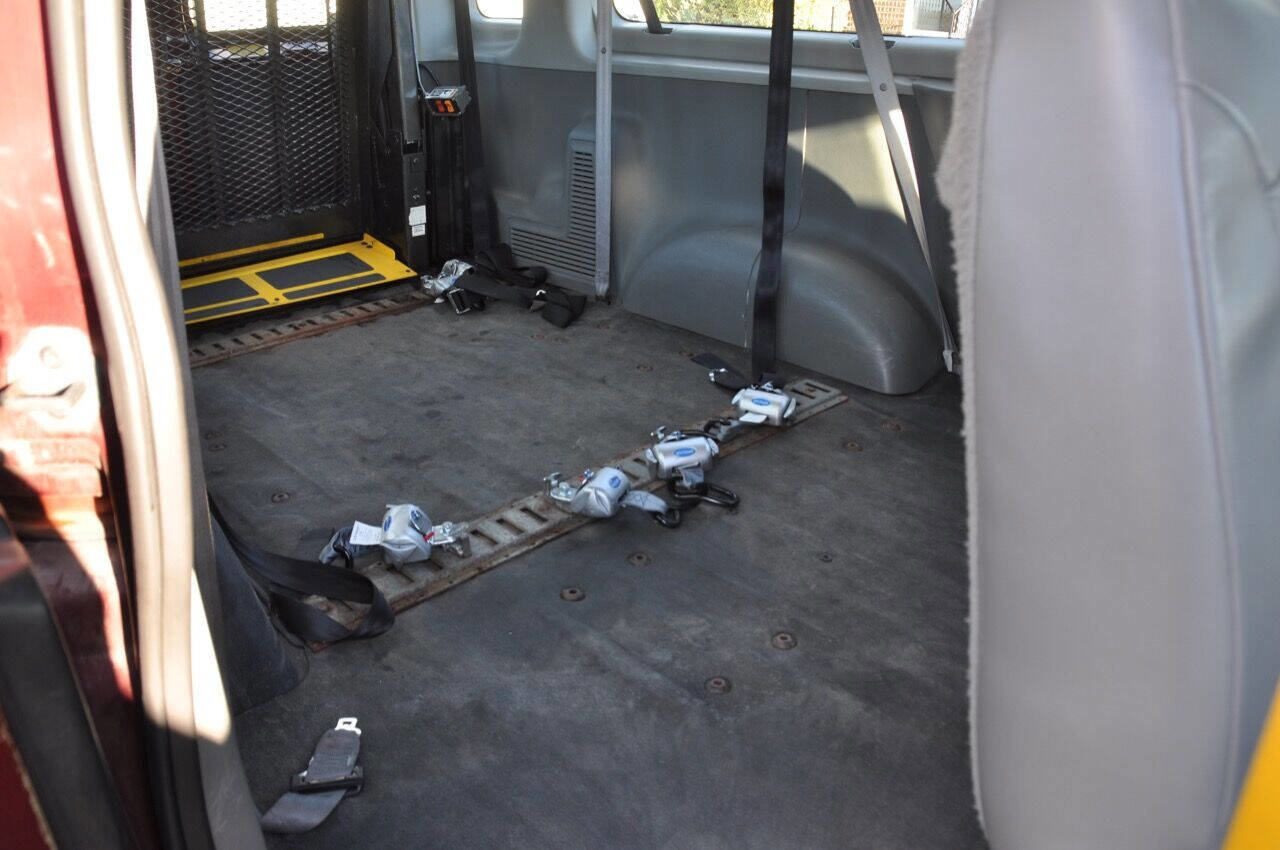 Used 2005 Ford E-350 and Econoline 350 XL image 34