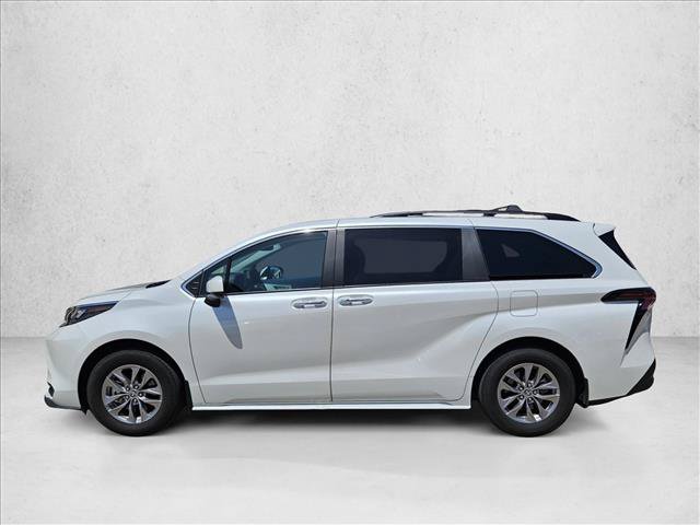 Used 2025 Toyota Sienna XLE FWD image 8