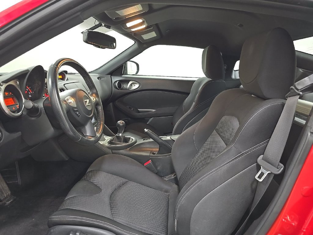 Used 2020 Nissan 370Z Coupe RWD image 4