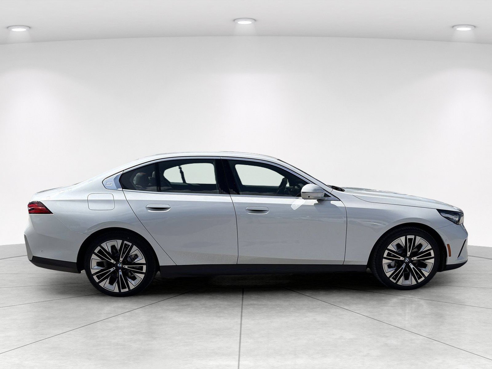 New 2027 BMW 530i RWD image 3