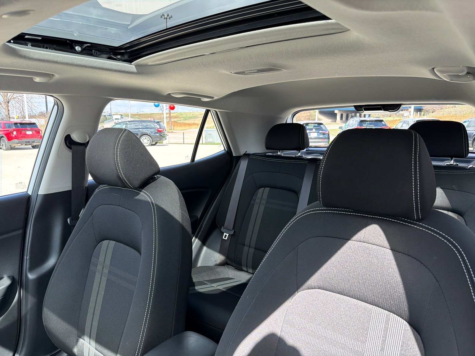 Used 2025 Hyundai Venue SEL image 22