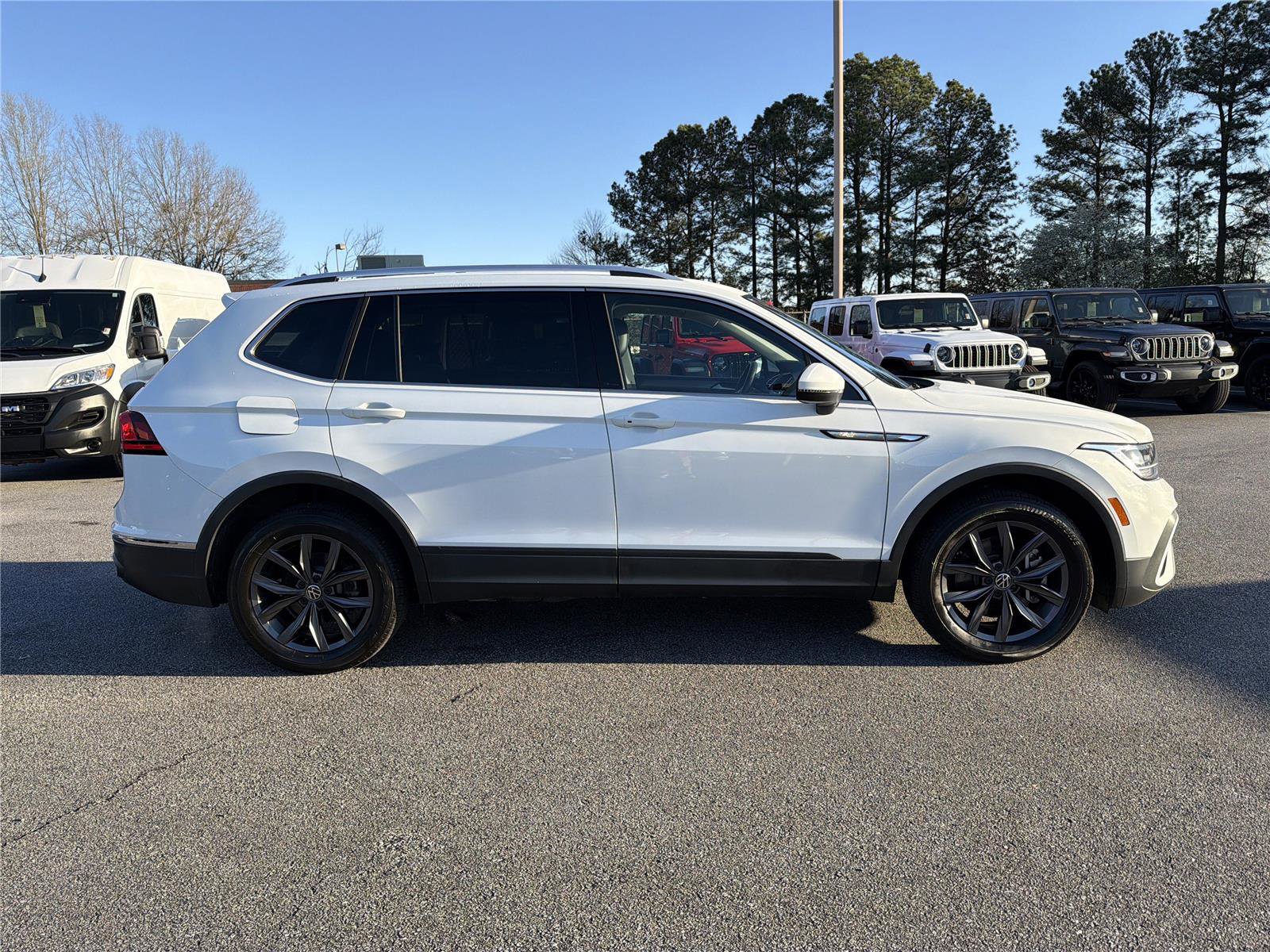Used 2022 Volkswagen Tiguan SE image 4