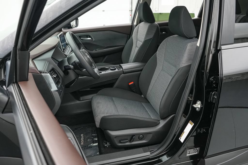Used 2023 Nissan Rogue SV AWD/4WD image 11