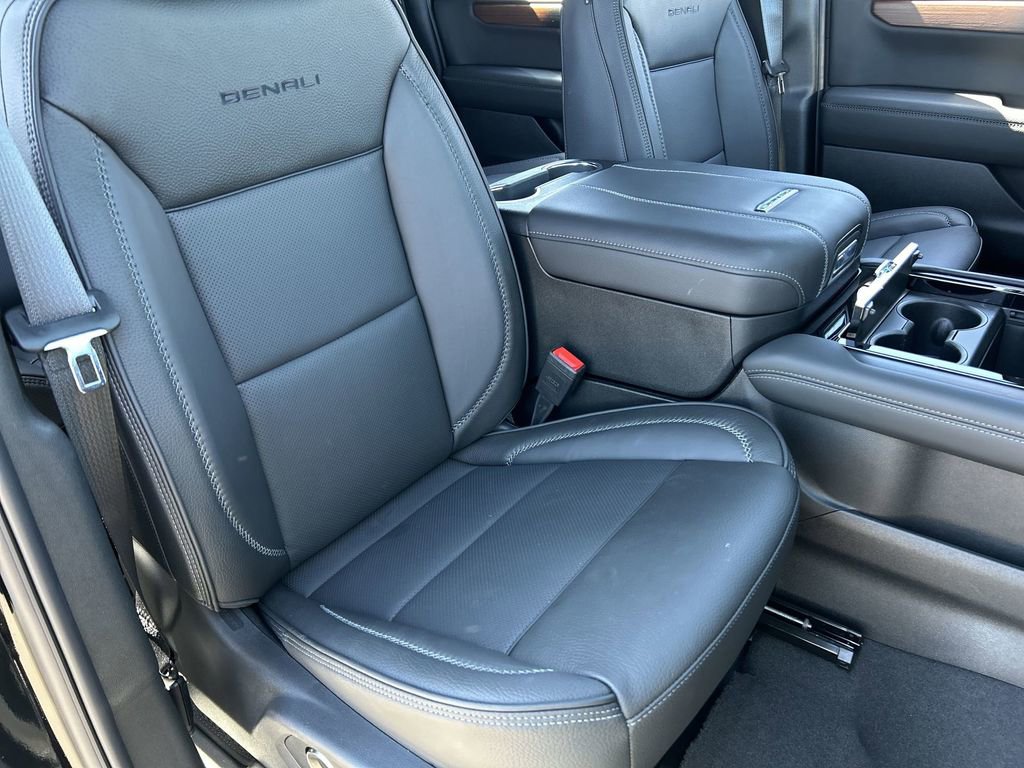 Used 2026 GMC Yukon XL Denali w/ Sun & Power Step Package image 29