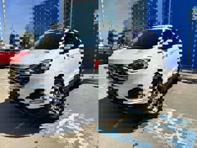 Used 2022 Ford Edge SEL w/ Convenience Package image 2