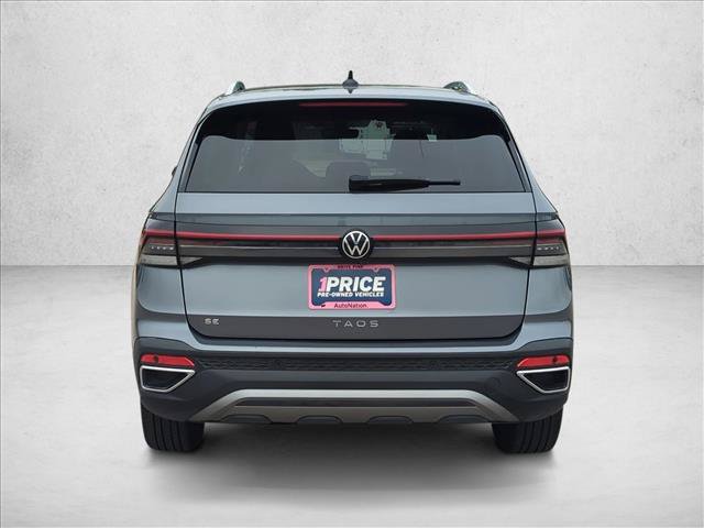 Used 2025 Volkswagen Taos SE FWD image 6