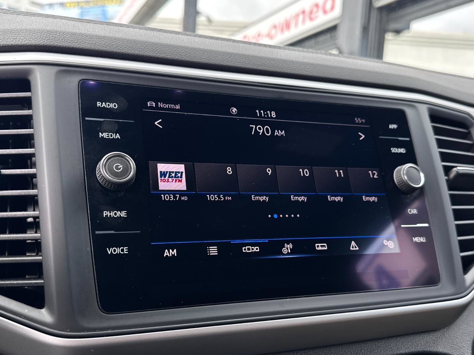 Used 2021 Volkswagen Atlas Cross Sport SE image 22