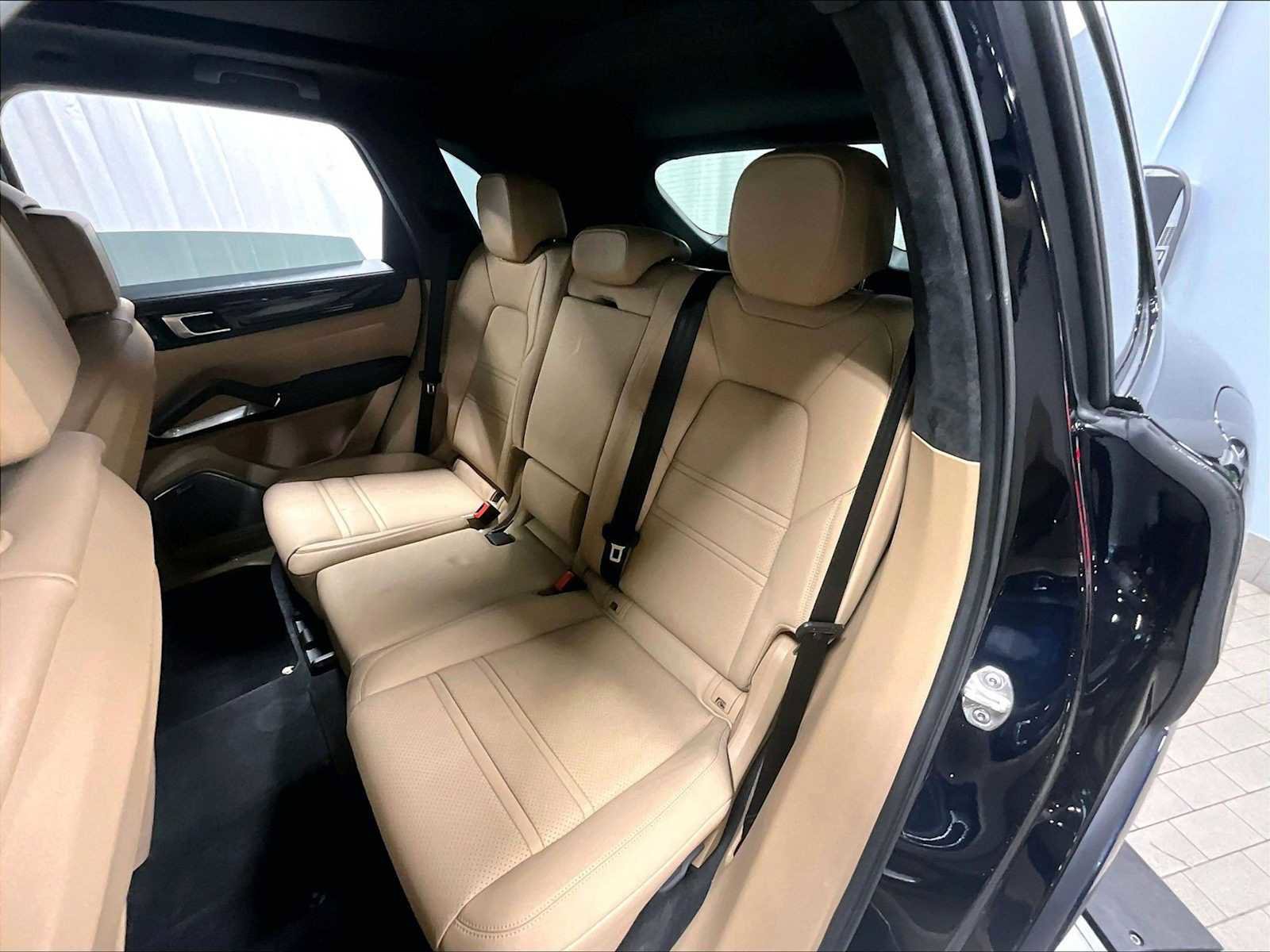 Used 2023 Porsche Cayenne Turbo S image 31