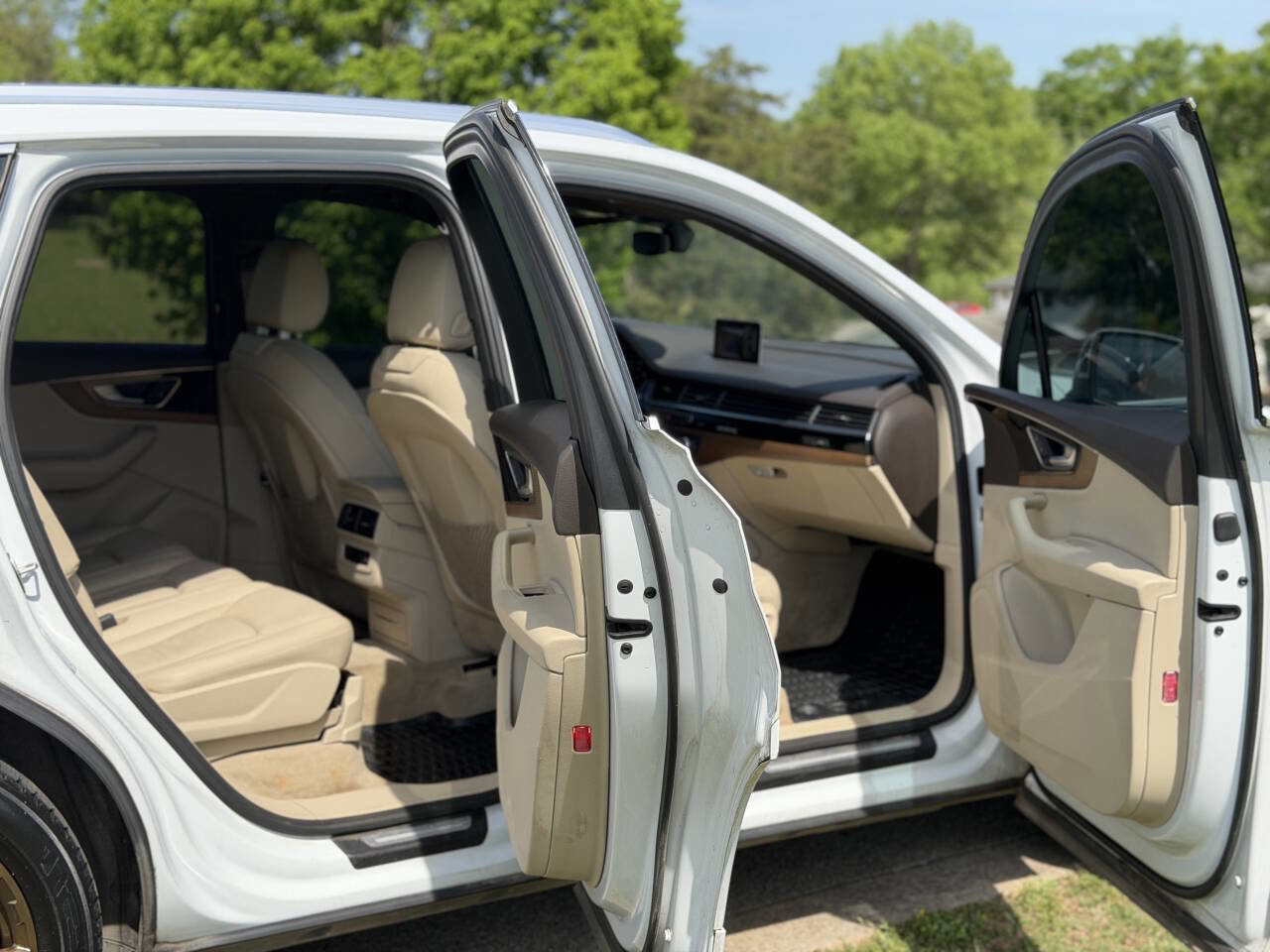 Used 2017 Audi Q7 3.0T Premium Plus image 22