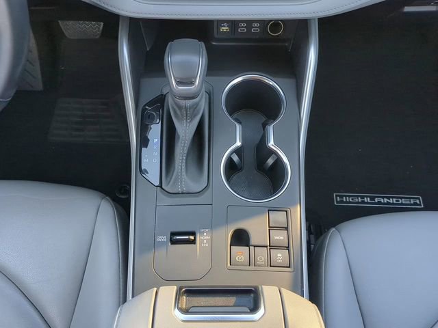 Used 2023 Toyota Highlander XLE image 23