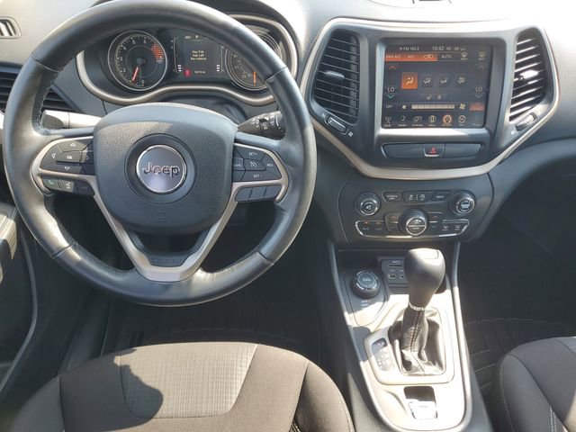 Used 2016 Jeep Cherokee Latitude w/ Comfort & Convenience Group AWD/4WD image 13