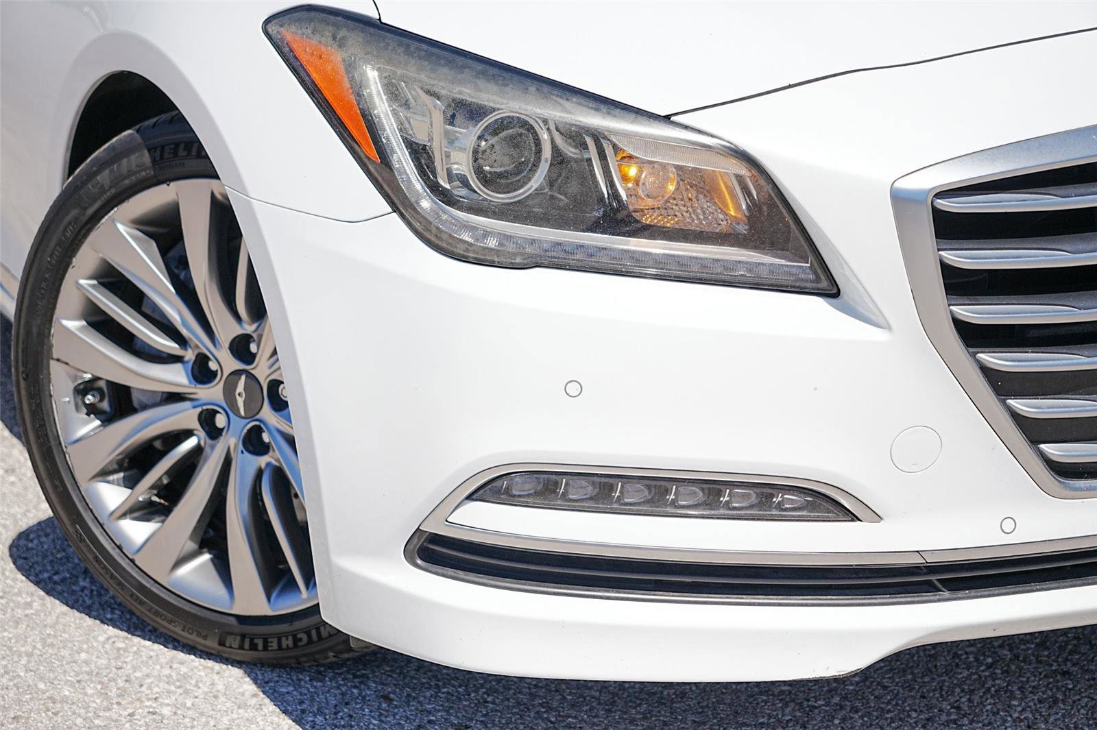 Used 2015 Hyundai Genesis 5.0 image 3