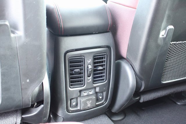 Used 2025 Dodge Durango GT image 33