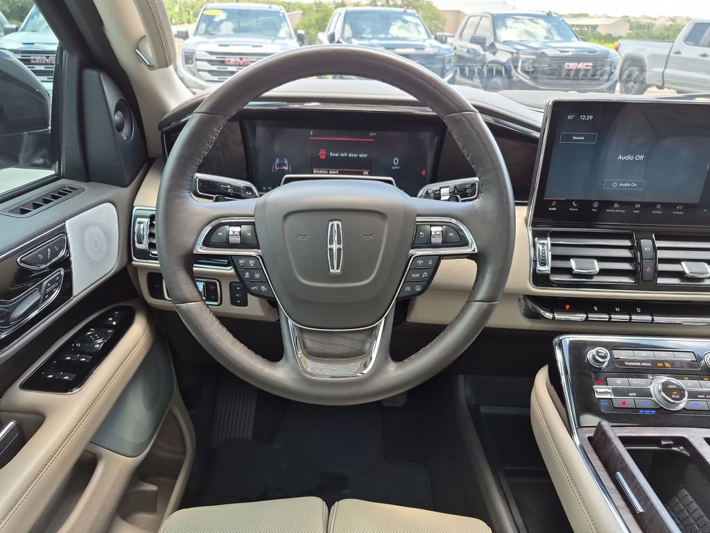 Used 2023 Lincoln Navigator Reserve AWD/4WD image 32