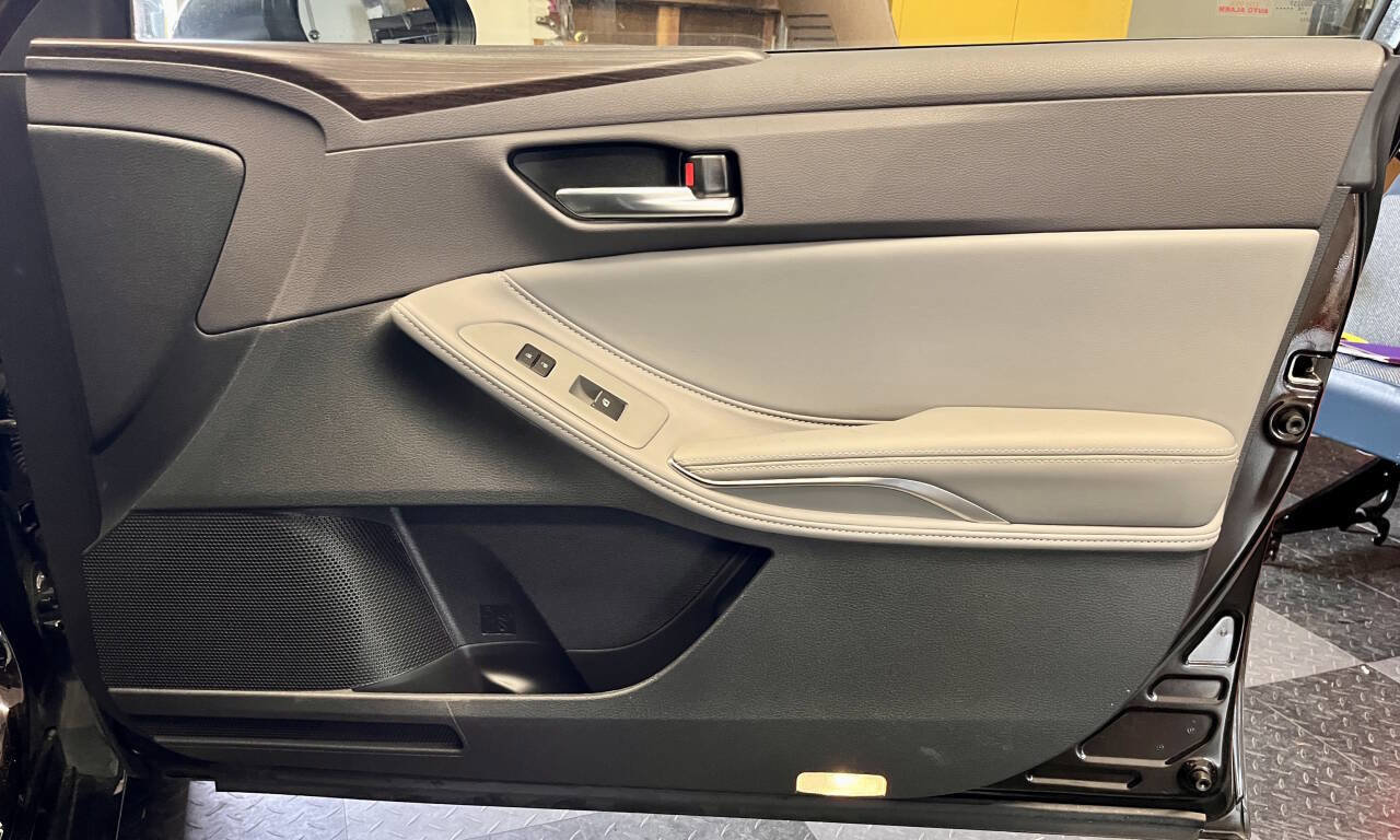 Used 2019 Toyota Avalon XLE w/ Moonroof Package image 21