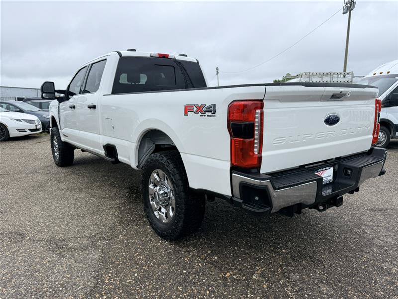 Used 2023 Ford F350 Lariat w/ Lariat Ultimate Package AWD/4WD image 7