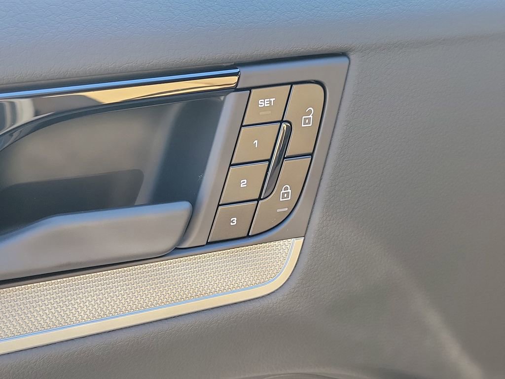 New 2026 Porsche Cayenne image 25