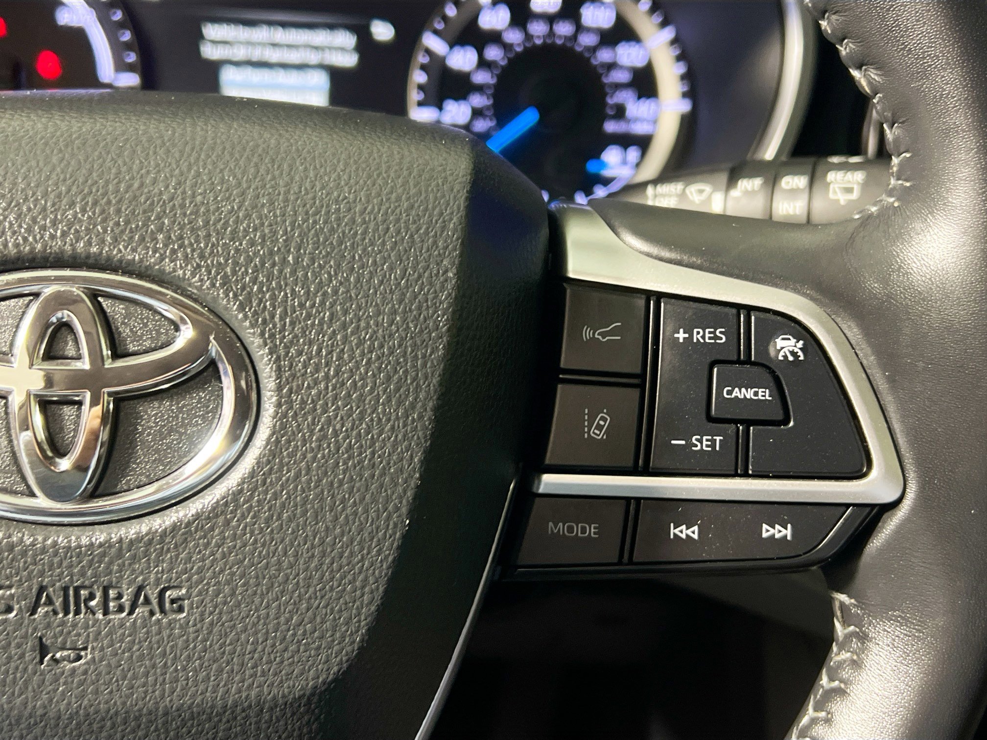 Used 2024 Toyota Highlander XLE image 19