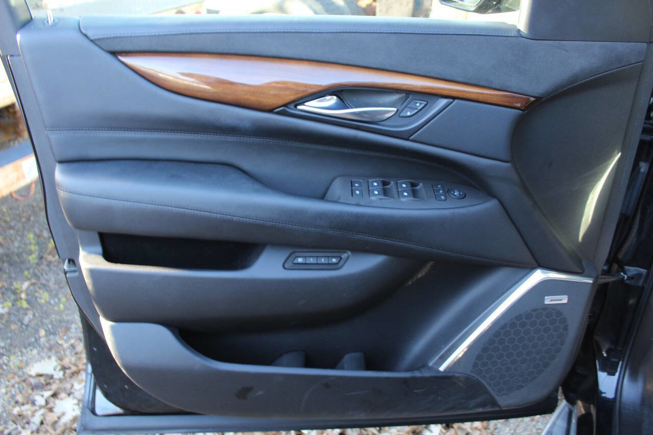 Used 2017 Cadillac Escalade Luxury image 18