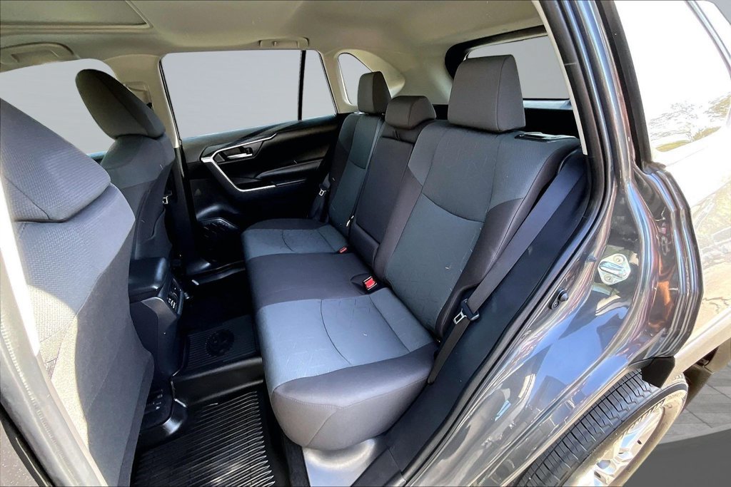 Used 2025 Toyota RAV4 XLE w/ Convenience Package FWD image 19