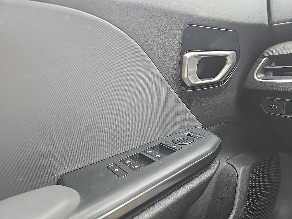 Certified 2025 Kia K4 FWD image 18