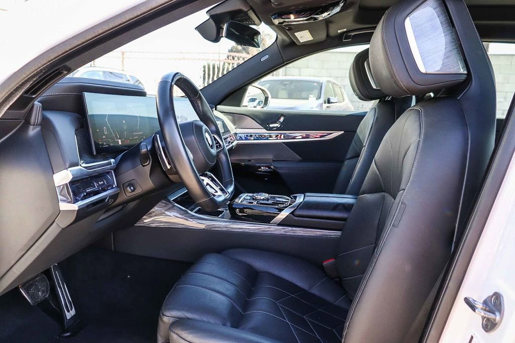 Used 2025 BMW 740i xDrive image 17
