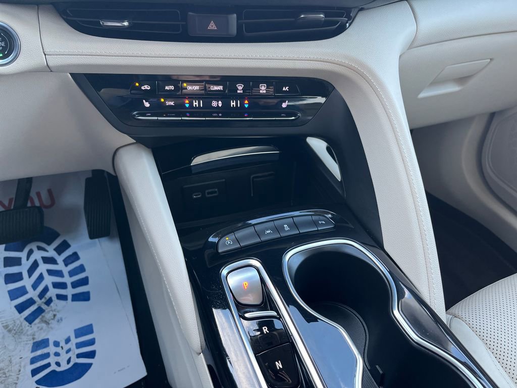 Used 2022 Buick Envision Essence w/ Safety Package image 19