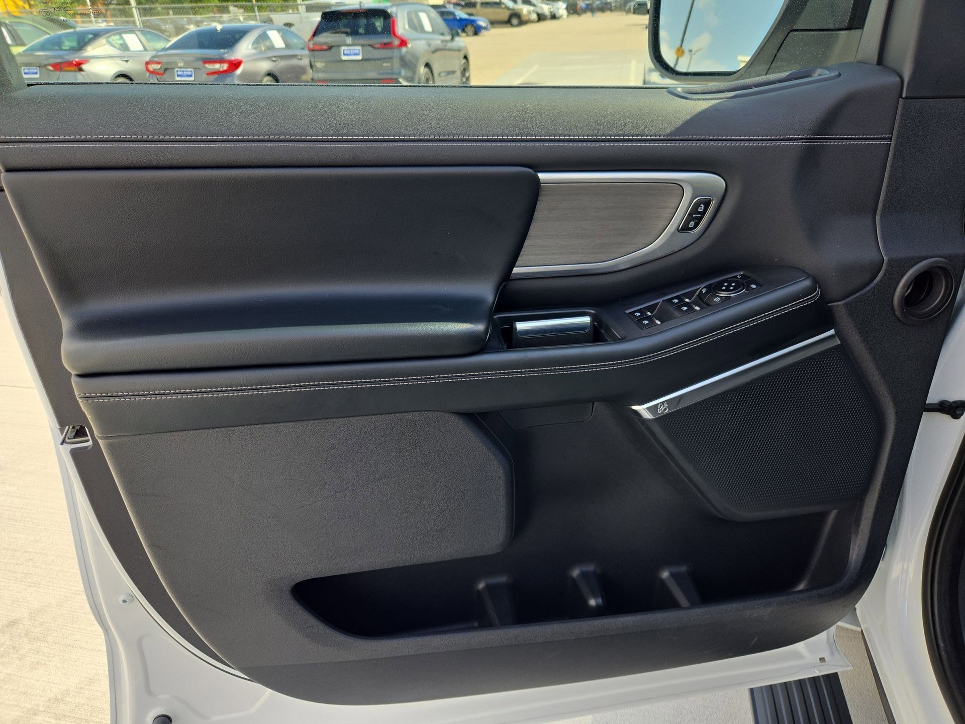 Used 2025 Ford Expedition Platinum image 14