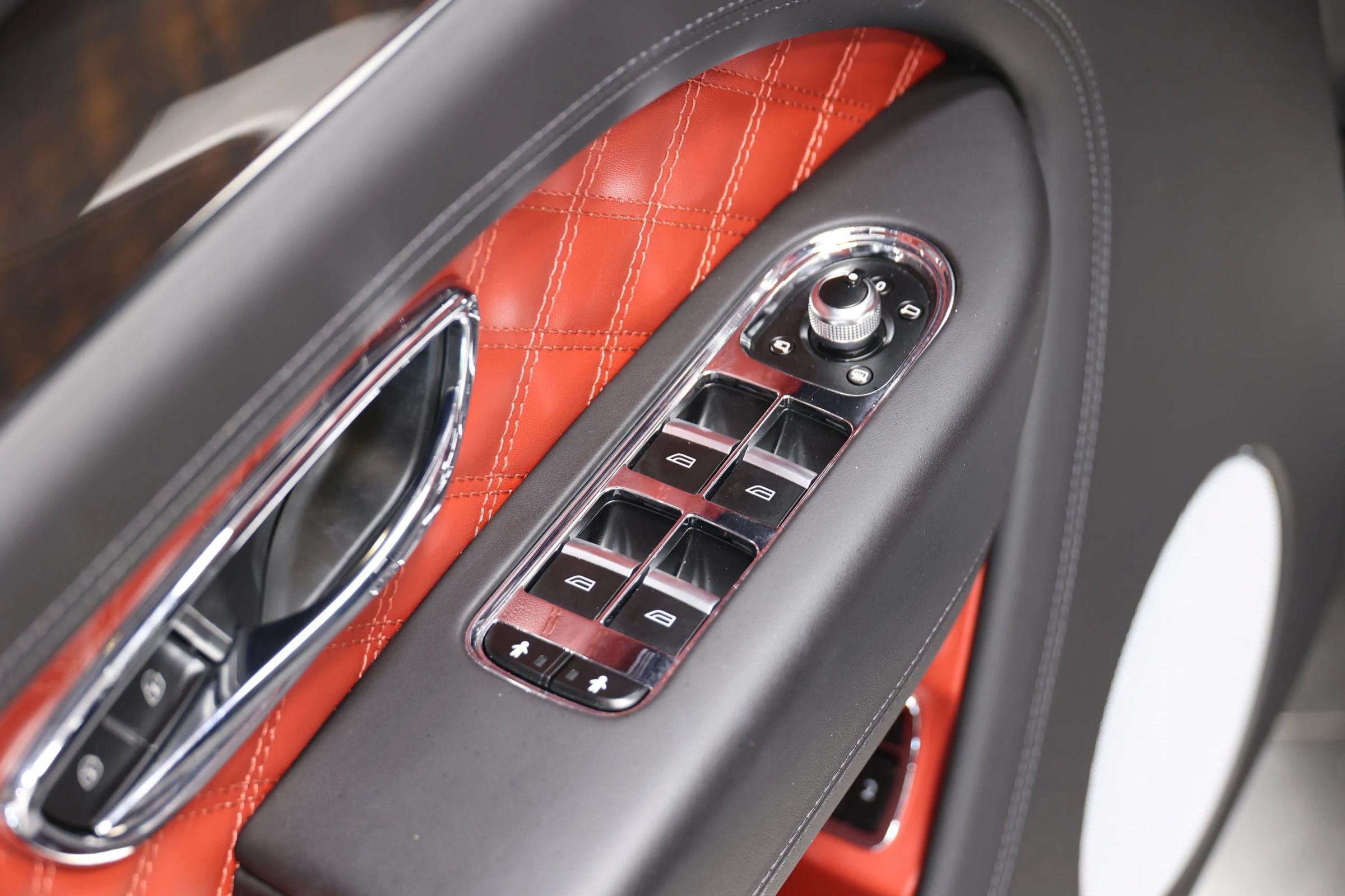 Used 2022 Bentley Bentayga AWD/4WD image 12