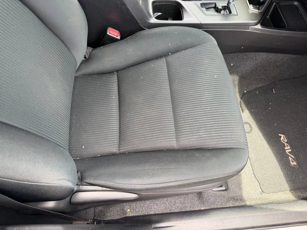 Used 2016 Toyota RAV4 LE FWD image 16