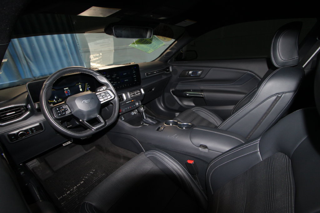 Used 2025 Ford Mustang GT Premium RWD image 2