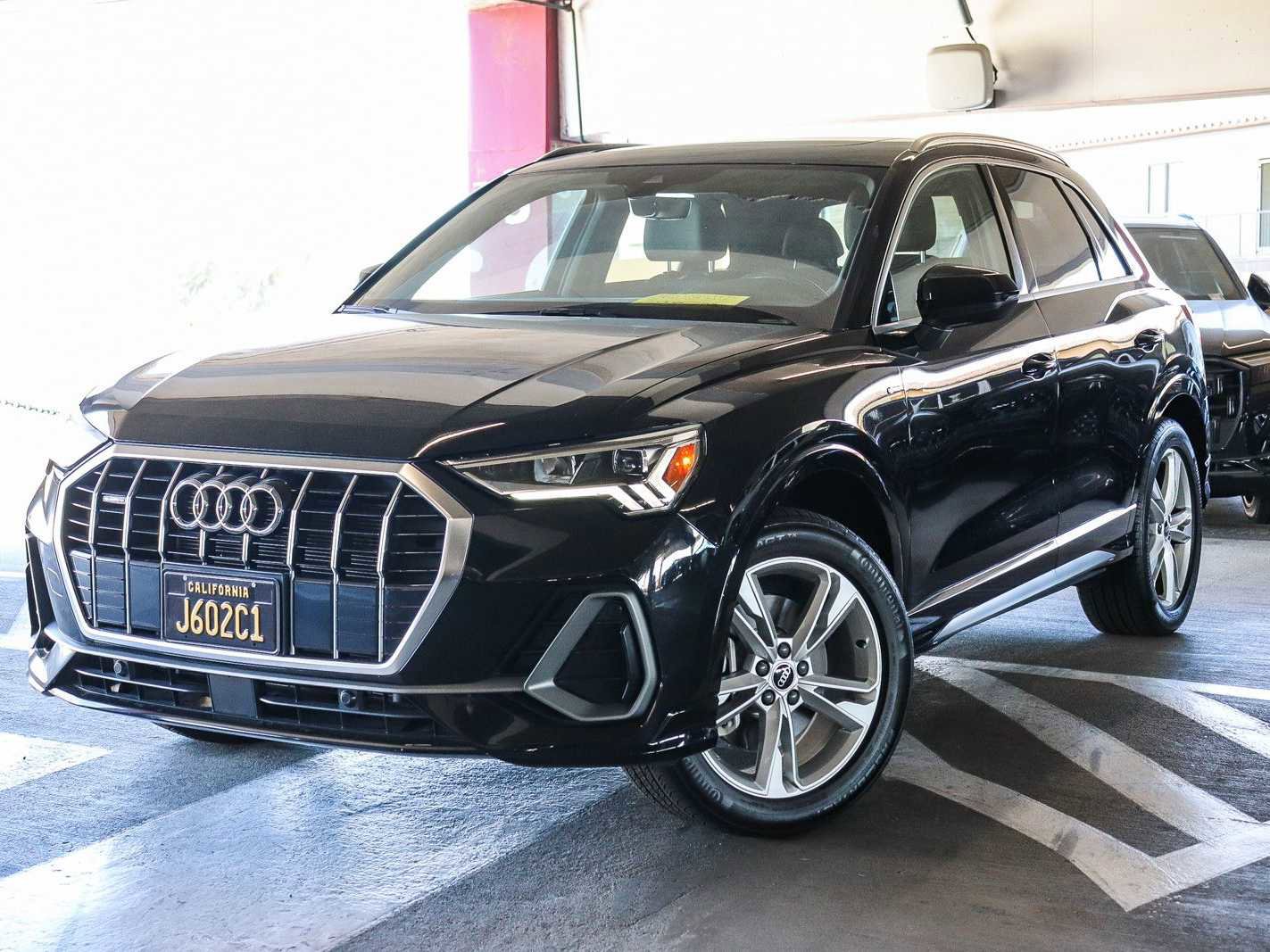Used 2023 Audi Q3 2.0T Premium w/ Convenience Package