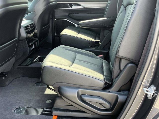 New 2026 Jeep Grand Wagoneer Limited AWD/4WD image 13