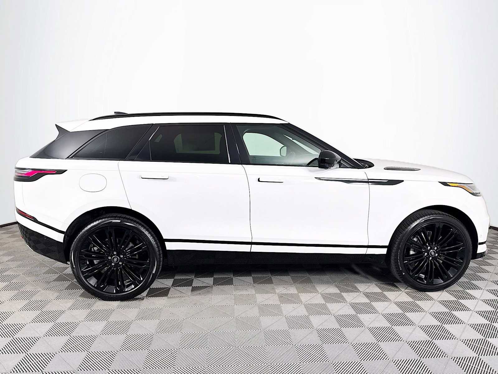 New 2026 Land Rover Range Rover Velar Dynamic SE image 4