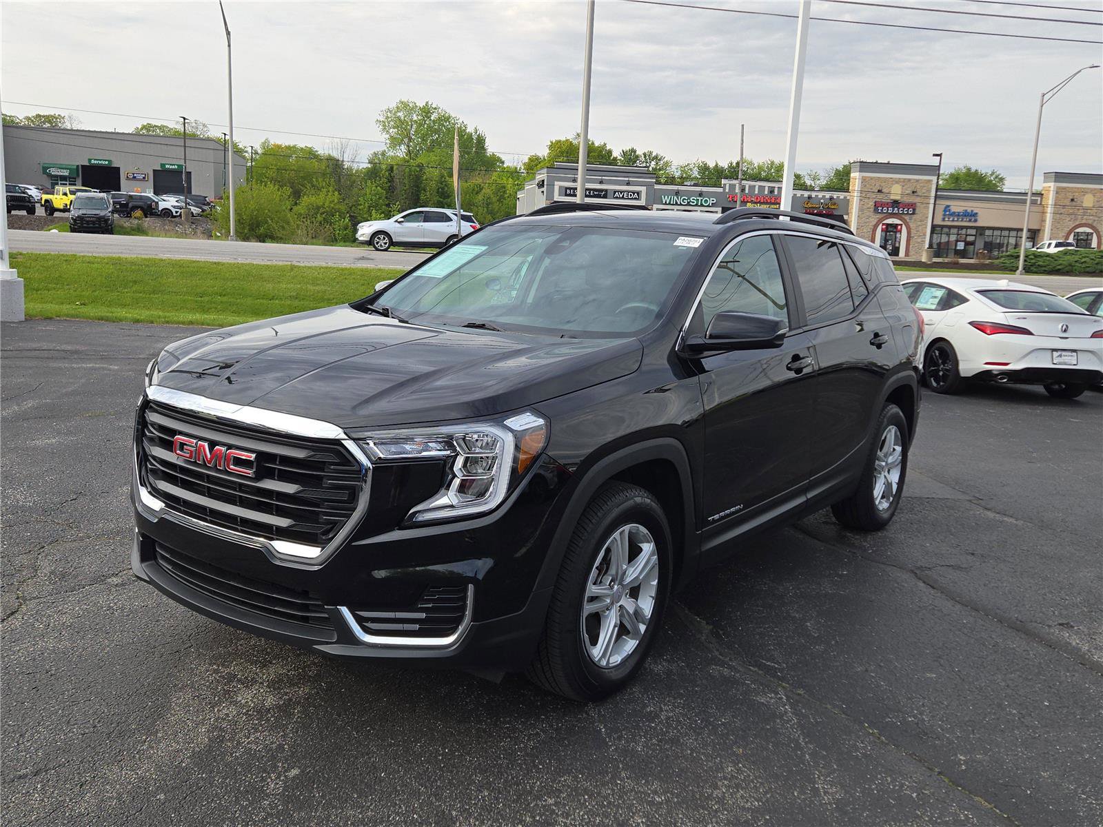 Used 2023 GMC Terrain SLE w/ Driver Convenience Package AWD/4WD image 2