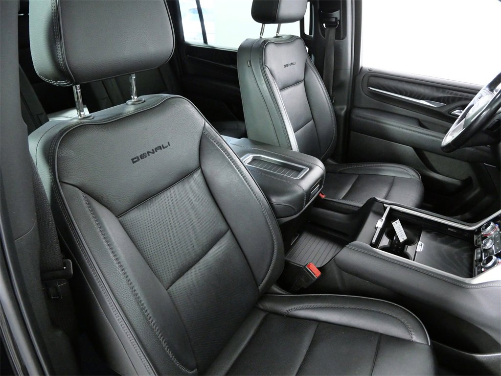 Used 2022 GMC Yukon XL Denali image 12