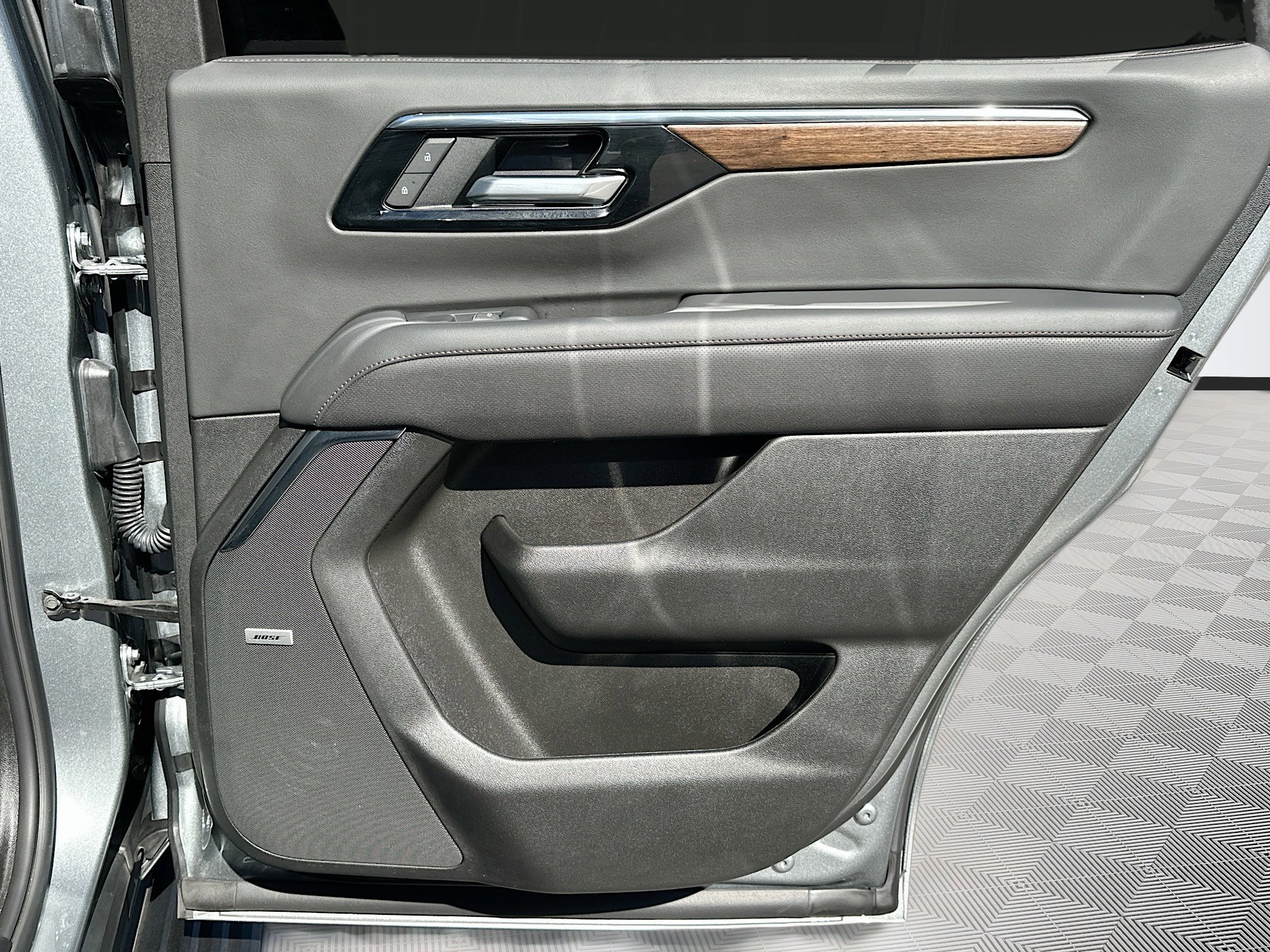 Used 2025 Chevrolet Tahoe High Country image 32