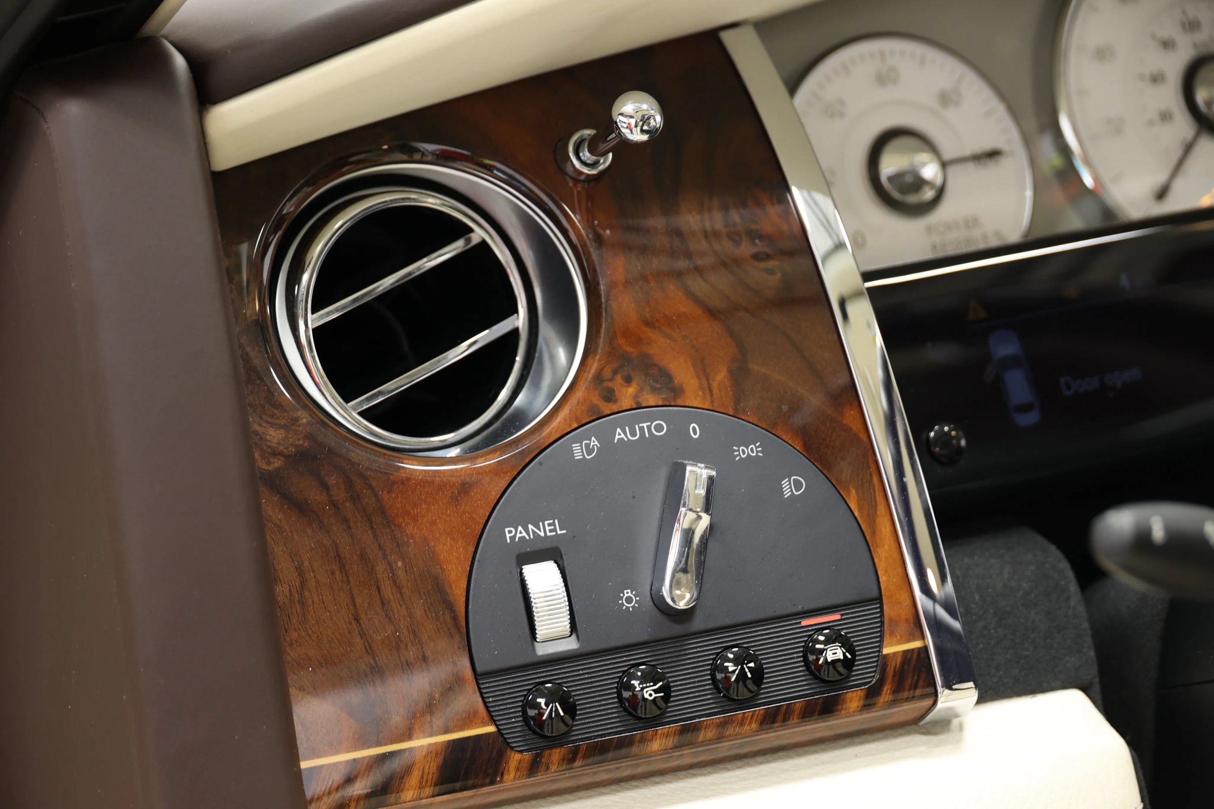 Used 2016 Rolls-Royce Ghost RWD image 24