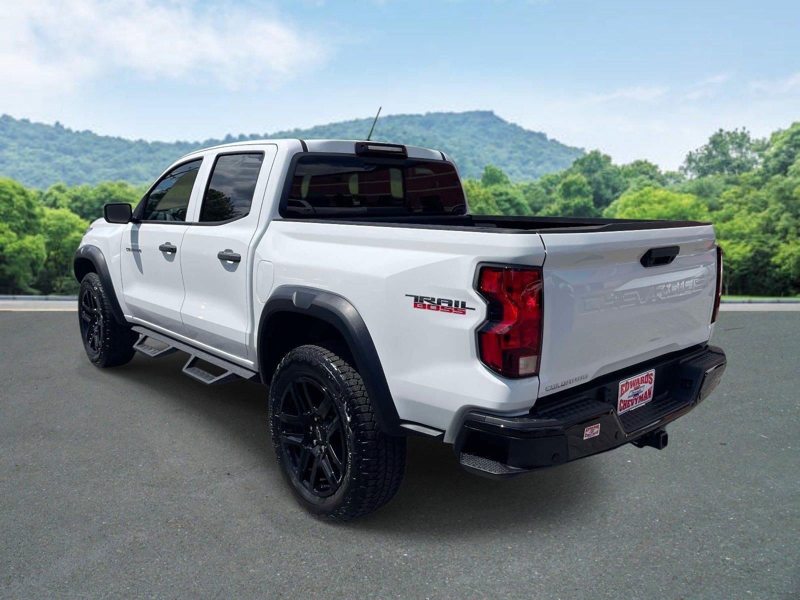 Used 2025 Chevrolet Colorado Trail Boss AWD/4WD image 22
