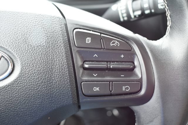 Used 2025 Hyundai Venue Limited FWD image 17